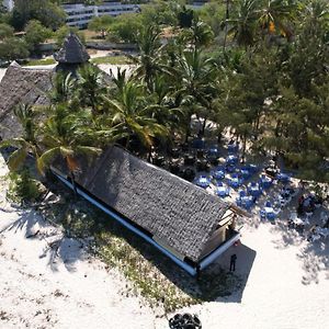 The New Big Tree Beach Resort